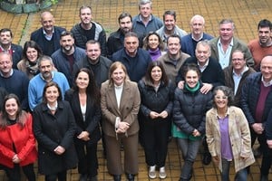 El debate entre los dirigentes de los partidos políticos que componen el frente Unidos Para Cambiar Santa Fe se llevó a cabo en un agradable local del PDP en Rosario. 