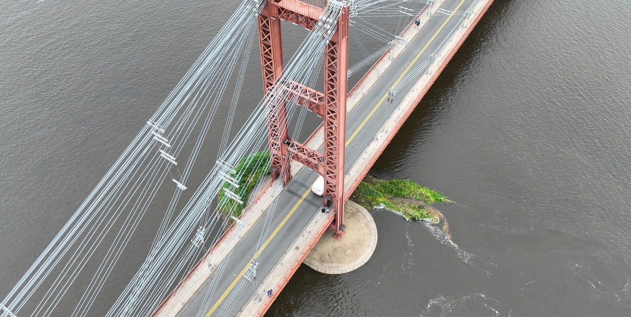 Cortan el tránsito sobre el Puente Colgante este miércoles para verificar la estructura