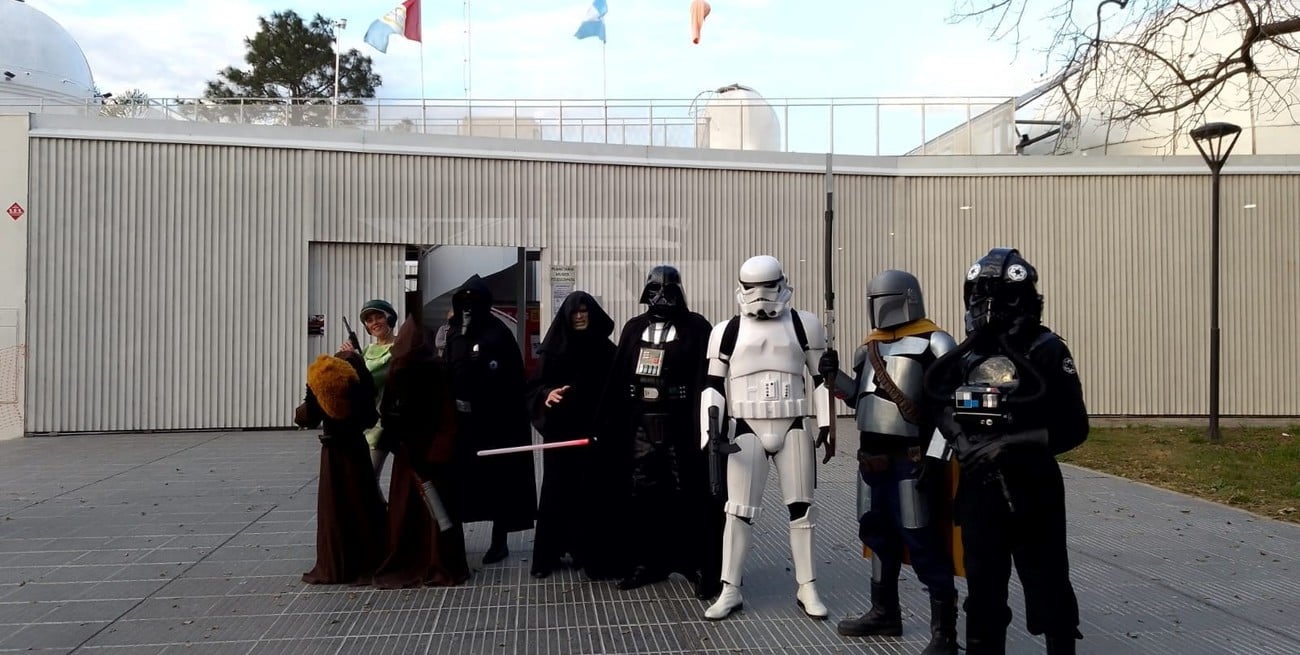 Emotivo "aterrizaje" en el Centro de Observadores del Espacio de Santa Fe