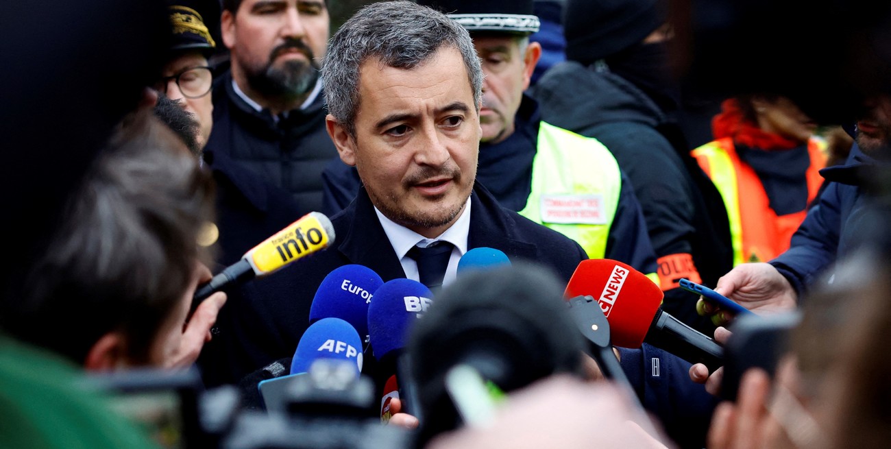 El ministro del Interior de Francia recibió una "carta contaminada" con la peste negra