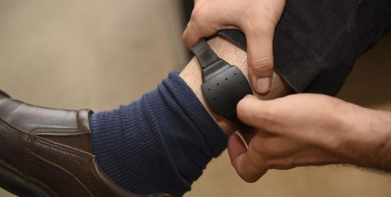 Investigados por divulgar material de abuso sexual infantil deberán usar tobilleras electrónicas