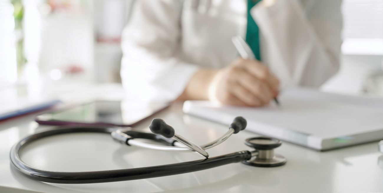 El gobierno de Santa Fe inicia una cruzada contra médicos de IAPOS que cobran plus