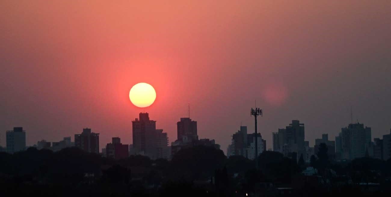 El fuego "acorrala" a Santa Fe, que mira atónita la quema de pastizales en la región
