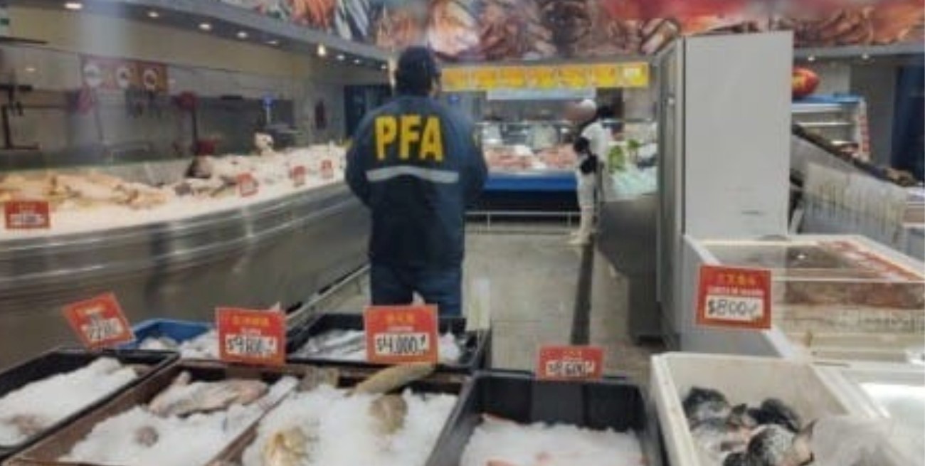 Operativo Pescado Podrido: clausuraron cuatro supermercados chinos en Buenos Aires