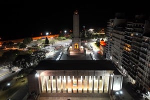 Ciudad de Rosario. Imagen nocturna del Monumento Histórico Nacional a la Bandera. ¡Hay que salvarlo! Archivo El Litoral 