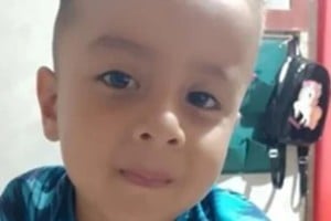 Búsqueda colectiva que por fin adviene y nos muestra el presente; la búsqueda inspirada y conmovida de un niño que "Baila sin detenerse" en medio de un caos organizado.