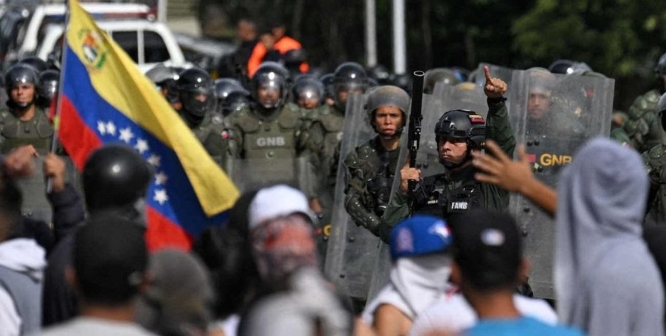 En Venezuela, la alianza opositora pide a los militares que se pongan "del lado del pueblo"