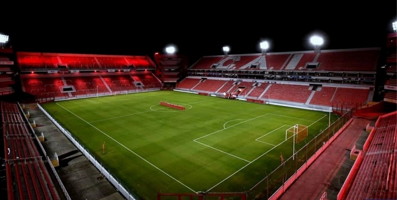 Increíble: se quebró una tribuna de la cancha de Independiente