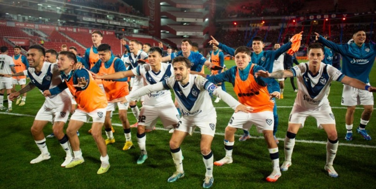 Vélez derrotó a San Lorenzo y avanzó a cuartos de final
