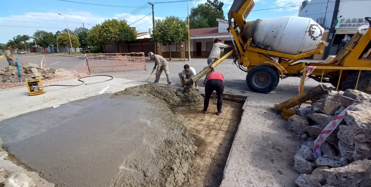 Comenzó el plan integral de bacheo en barrios de la ciudad de Vera