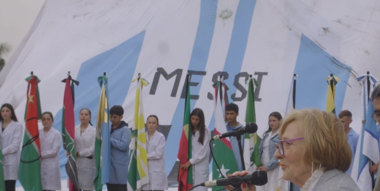 Coronda y Providencia recibieron la muestra "Abanderados" y la súper camiseta de Messi