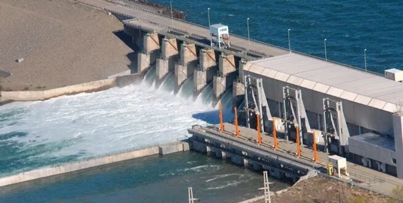 Por decreto, Milei arranca las privatizaciones con cuatro centrales hidroeléctricas