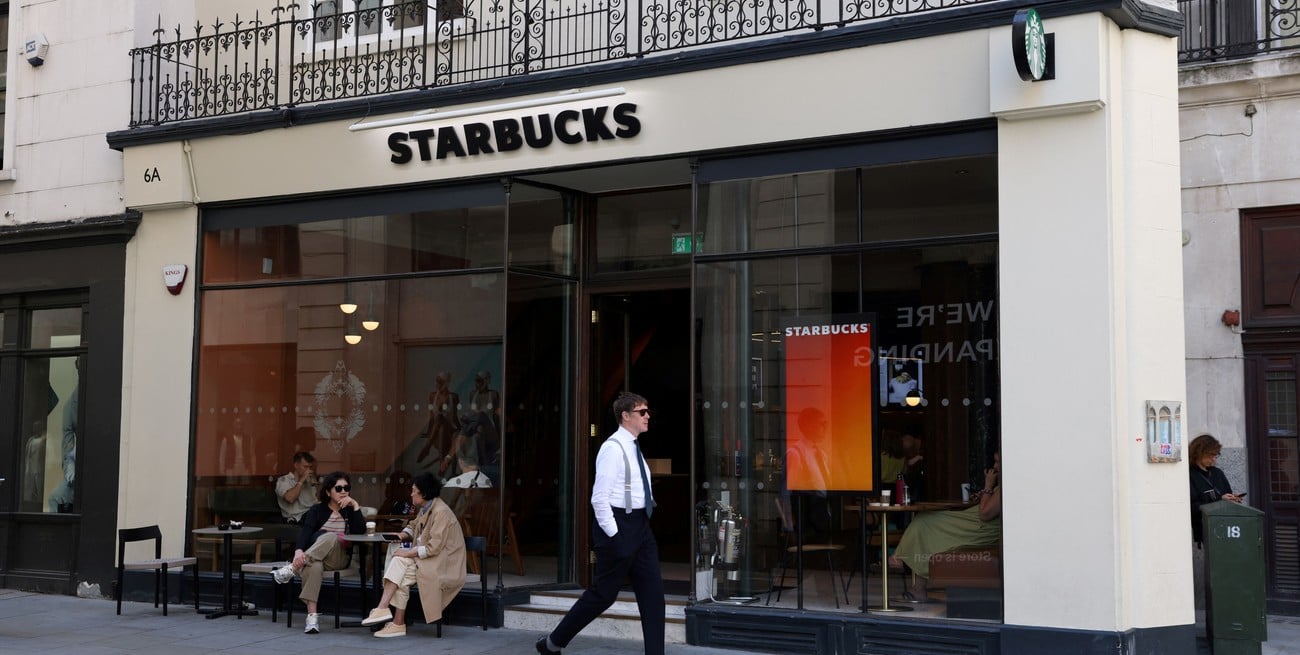 Brian Niccol, CEO de Chipotle, asume como director ejecutivo de Starbucks