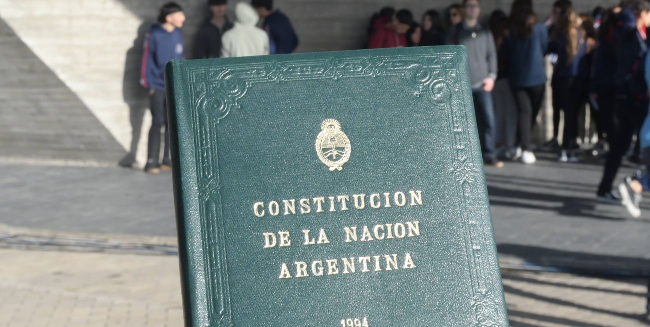 El Concejo rinde homenaje a la Constitución Nacional, a 30 años de su última reforma