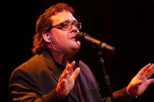 El cantante de cumbia nació en Santo Tomé el 13 de agosto de 1972.