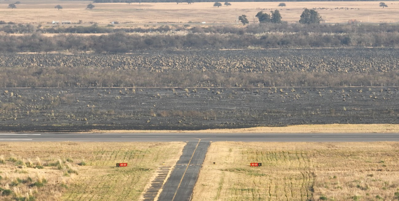 El Aeropuerto de Sauce Viejo volvió a estar operativo, tras el incendio que afectó a gran parte de su predio