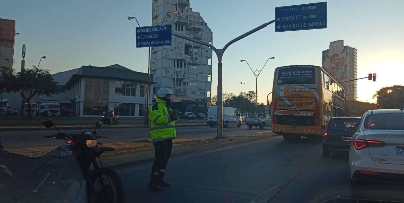 Caos vehicular en la zona de avenida Alem y calle Belgrano