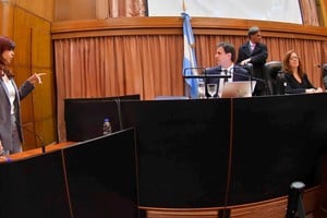 "El Poder Judicial, lo que yo considero el Partido Judicial, protegió y sigue protegiendo a quienes tuvieron que ver con este atentado", apuntó Cristina Fernández de Kirchner. Crédito: Claudio Fanchi / NA.  