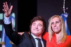 El presidente Javier Milei y su hermana Karina, "El Jefe", la secretaria de la Presidencia.