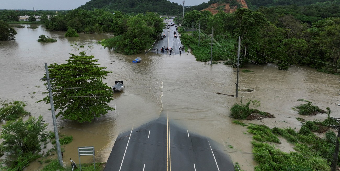 La tormenta Ernesto se convirtió en huracán causando estragos en América Central