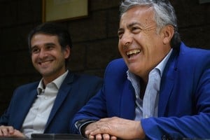 En El Litoral, dos años atrás, Alfredo Cornejo y Juan Martín. Crédito: Luis Cetraro.