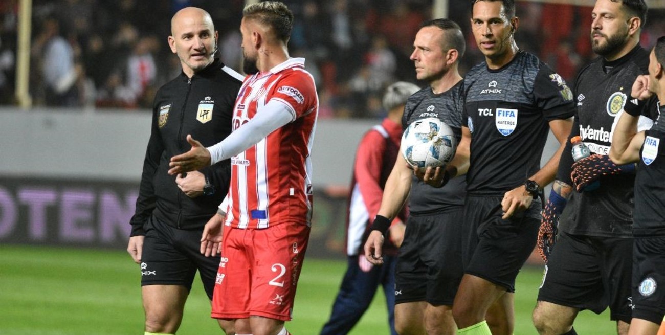 "Zona de capitanes": la nueva regla en el fútbol argentino para proteger a los árbitros