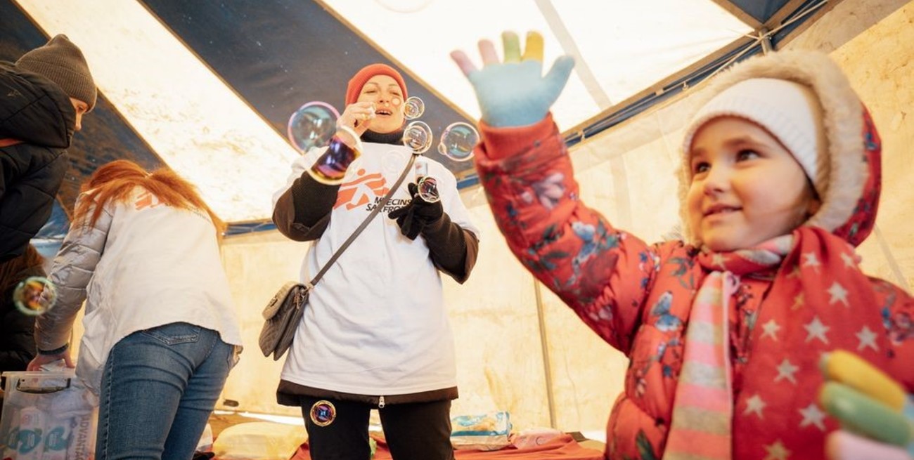 "Jugar para curar": una propuesta de Médicos Sin Fronteras para recuperar la cotidianeidad en la emergencia