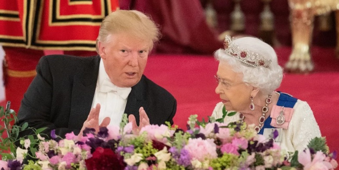 "Un maleducado": esto pensaba en privado la reina Isabel II sobre Donald Trump