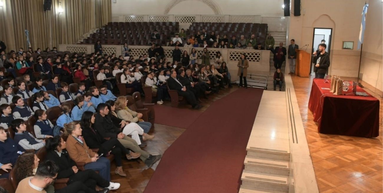 Alumnos de sexto grado de Santa Fe prometieron lealtad a la Constitución Nacional