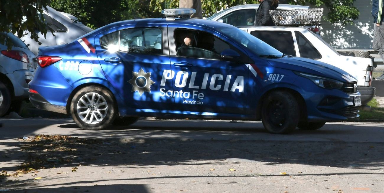 Rompieron la vidriera y robaron la caja registradora de una heladería