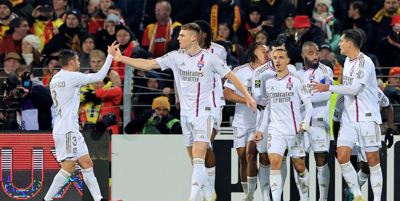 El Olympique Lyon puso en venta a todos sus jugadores para saldar una importante deuda