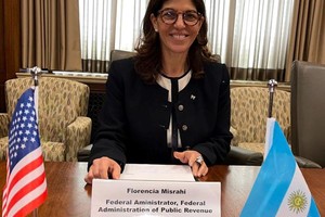 Misrahi fue recibida por la máxima autoridad de la IRS de los Estados Unidos y prometió un "intercambio masivo de datos" con ese país.
