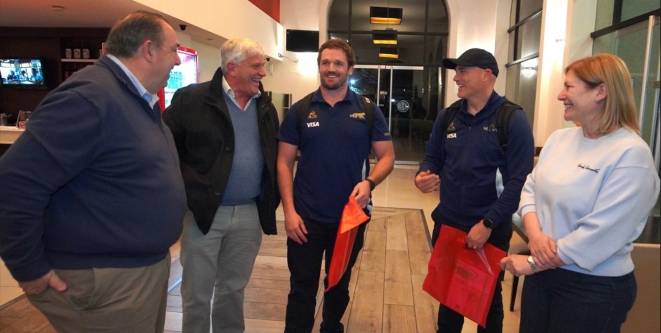 La vicegobernadora y el intendente recibieron a los Pumas en la ciudad