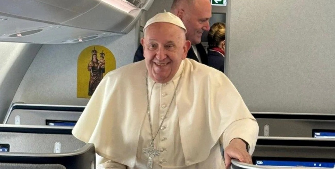 El Papa inició el viaje más largo de su pontificado rumbo a Asia y Oceanía