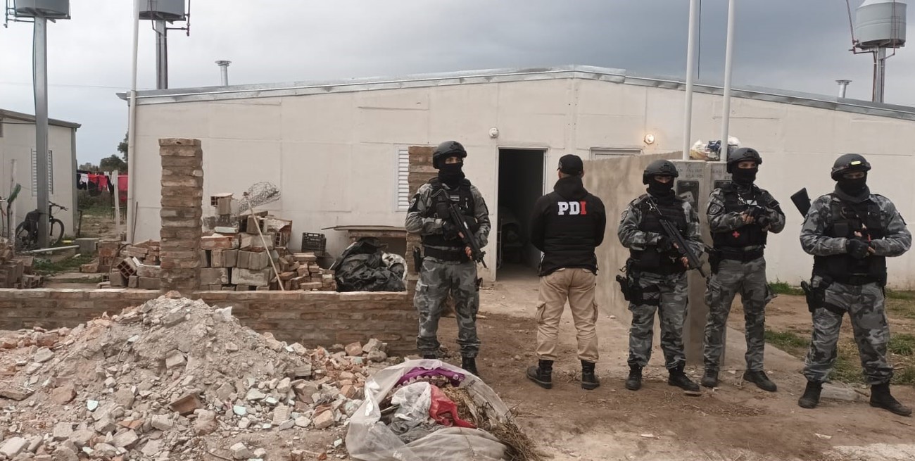 Detenidos por golpear, amenazar y cargar a un vecino en la camioneta