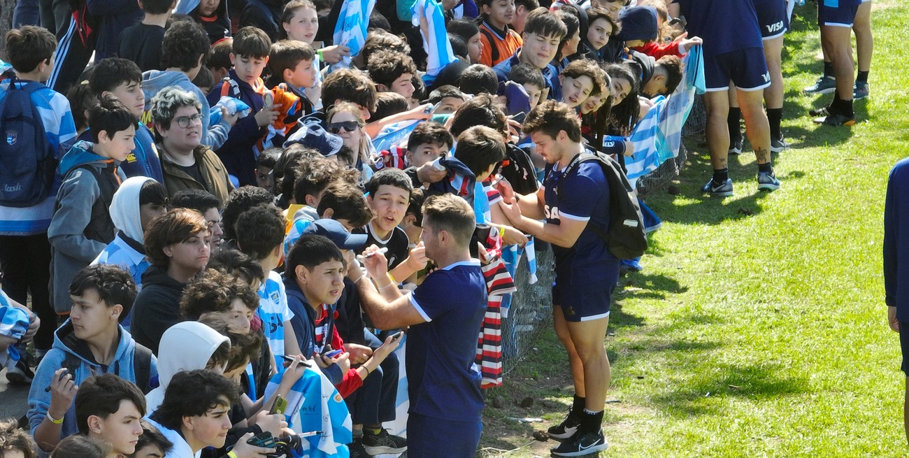 Los Pumas entrenaron ante una multitud de fanáticos en la cancha de CRAI