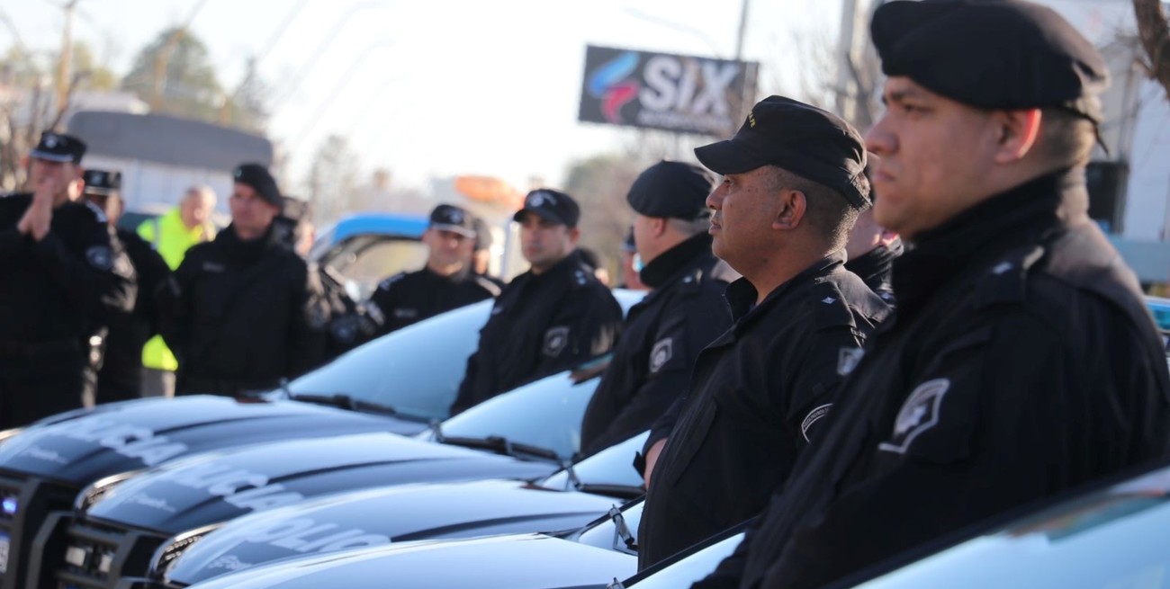 Cococcioni entregó móviles policiales para el departamento Castellanos