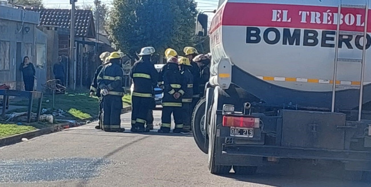El Trébol: feroz incendio en vivienda se cobra una víctima y cinco heridos