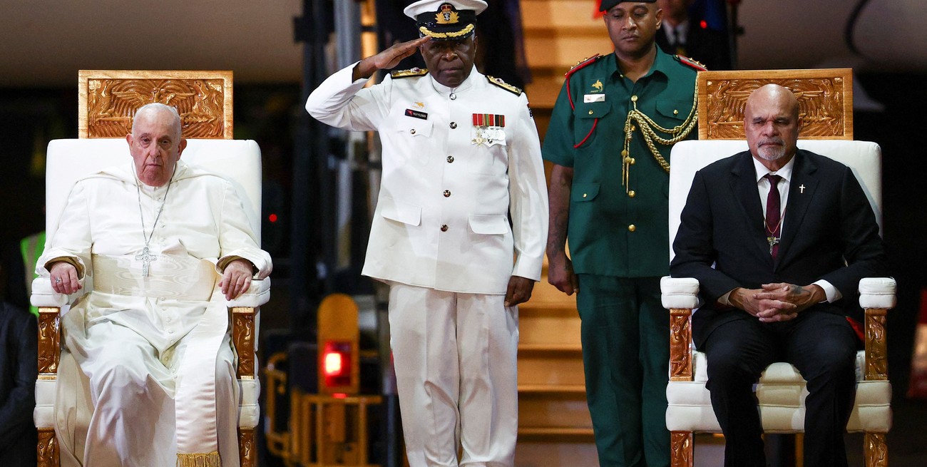 El papa Francisco continua su gira para promover la paz entre las religiones