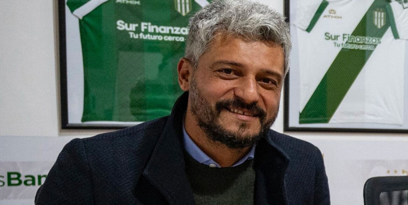 Nadie sabe cómo, pero Munúa resiste en Banfield