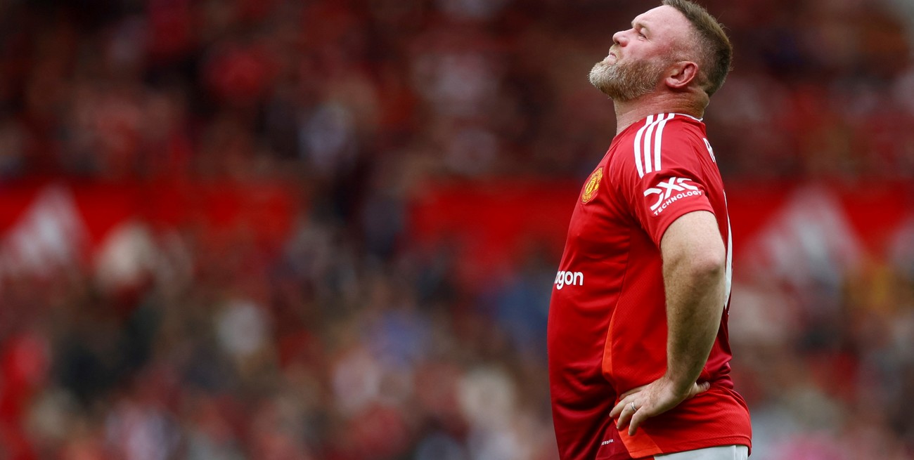 En su regreso a Old Trafford, Wayne Rooney no sólo fue noticia por su aspecto físico