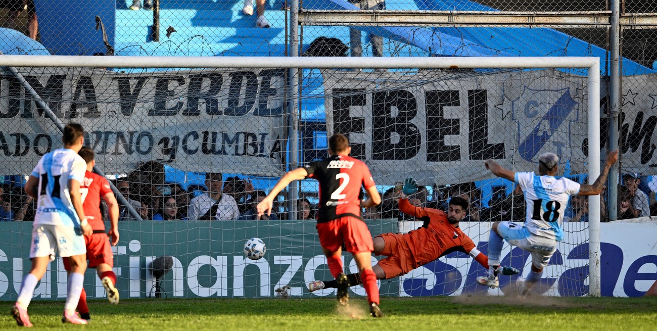 Reviví el polémico gol de la derrota de Colón ante Temperley