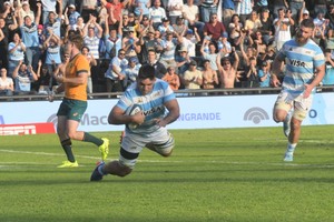 Palomita al try. Argentina lució sus mejores galas en Santa Fe. Foto: Flavio Raina.