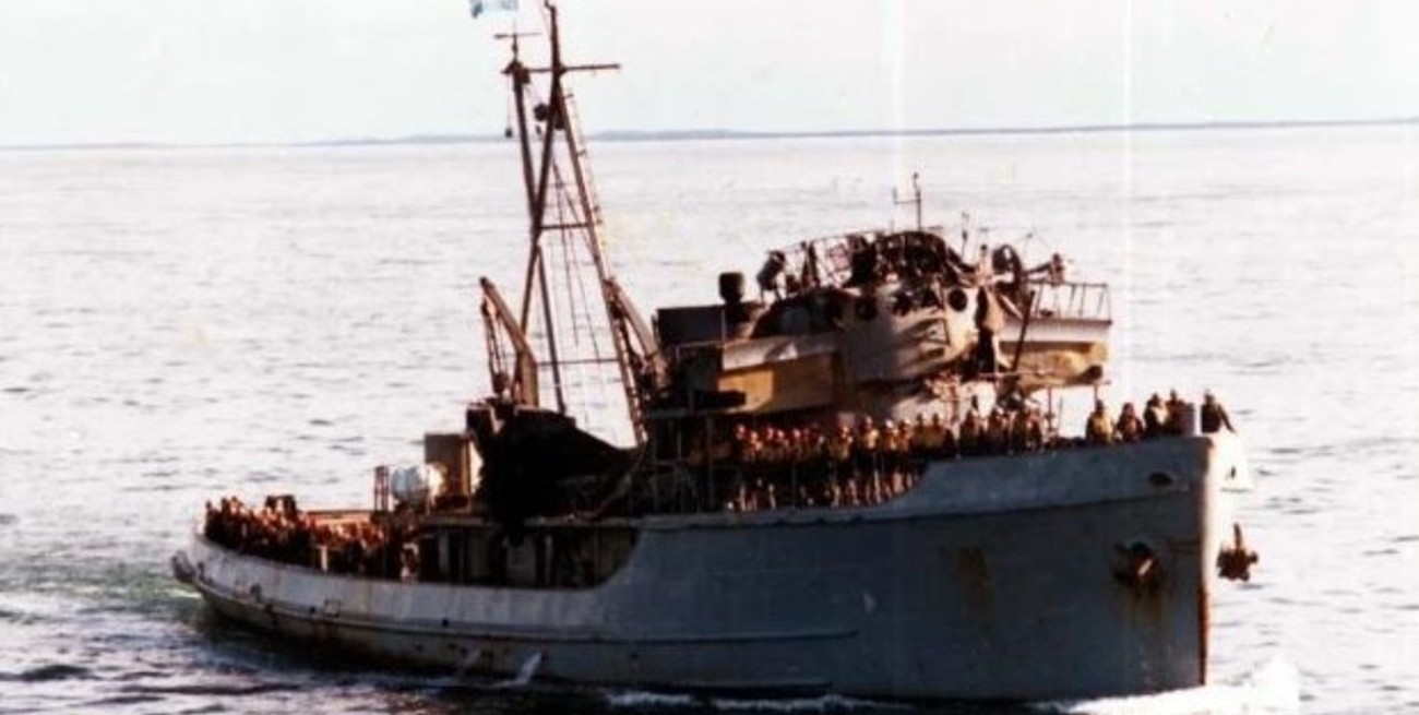 "Duele que a un barco donde murieron compatriotas lo hagan chatarra"