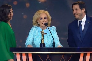 Mirtha Legrand subió al escenario, a recibir el Martín Fierro al mejor programa de "Interés general" por "La noche de Mirtha".