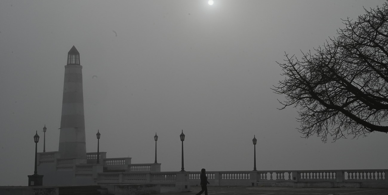 Niebla y advertencia de humo: cómo está el clima este martes en la ciudad de Santa Fe