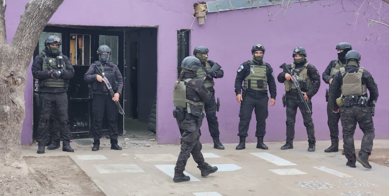 Enorme despliegue policial en múltiples allanamientos simultáneos por microtráfico en Rafaela