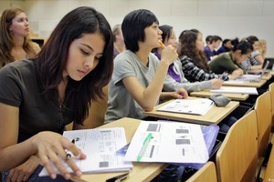 Según las estadísticas de 2021 había casi 118.000 estudiantes extranjeros en las universidades argentinas, sobre un alumnado total de casi 2.800.000 alumnos universitarios.