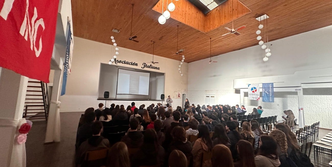 Estudiantes de San Jerónimo Norte participaron de una charla sobre ludopatía y apuestas virtuales