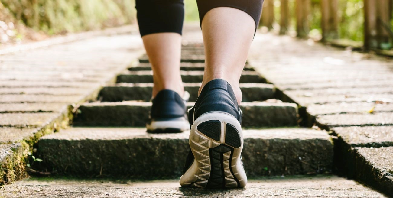 Cuánto tiempo deberías caminar al día para mejorar la circulación en las piernas
